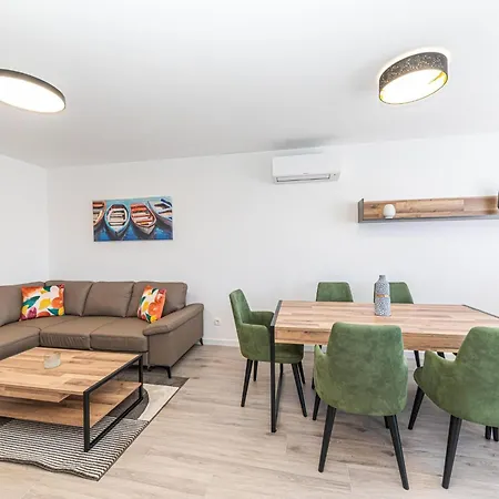 דירה Elegant Kastel Novi With Sea View Balcony