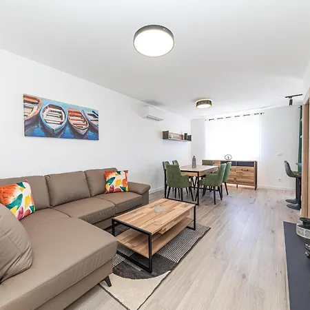 Elegant Kastel Novi With Sea View Balcony דירה *
