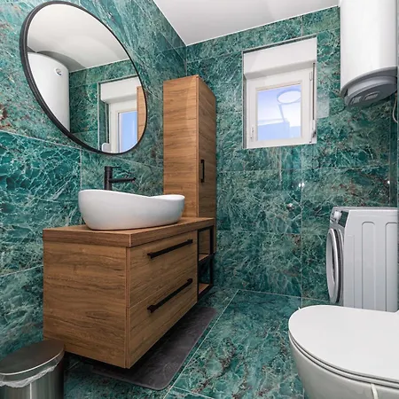 Elegant Kastel Novi With Sea View Balcony דירה