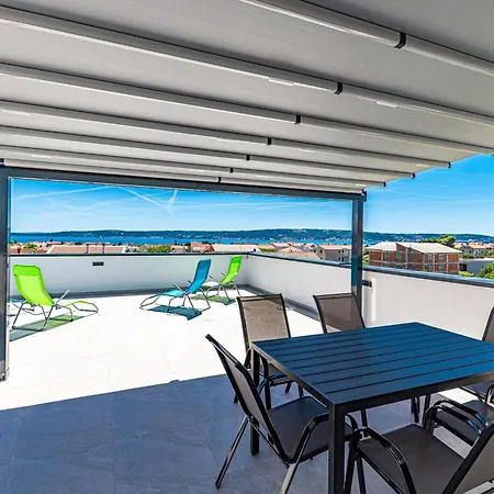 Elegant Kastel Novi With Sea View Balcony דירה
