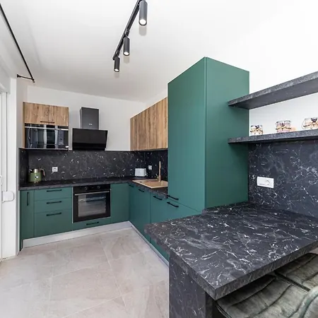 דירה Elegant Kastel Novi With Sea View Balcony